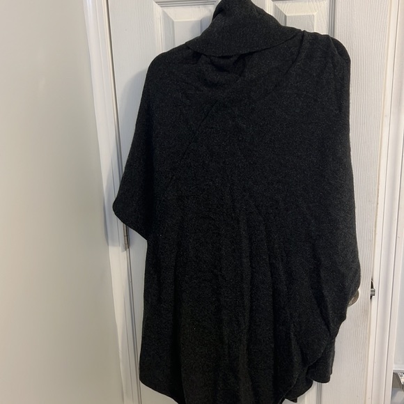 Neiman Marcus cashmere dark gray poncho - Picture 5 of 5